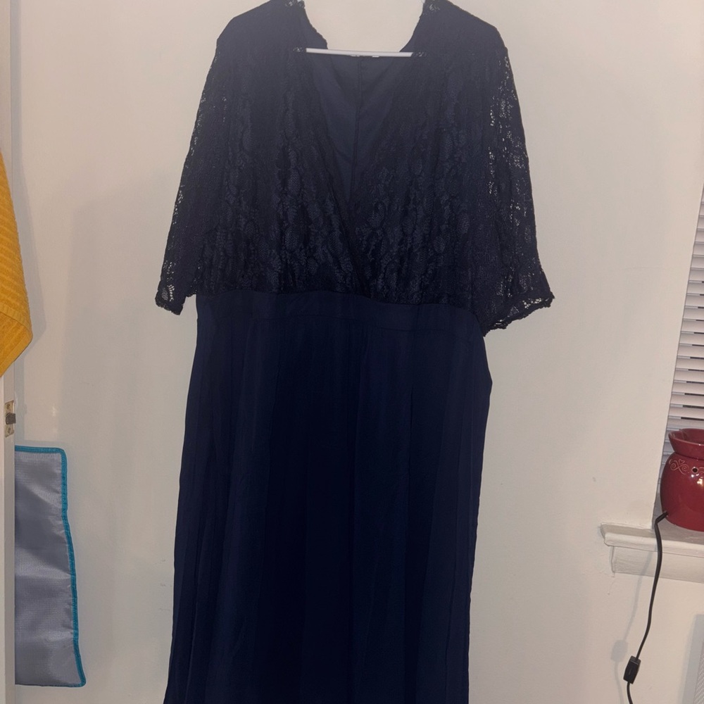 Elegant Navy Lace Midi Dress